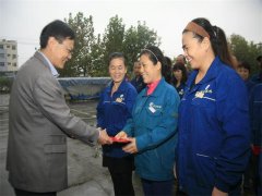 物資管理部24名員工喜獲“優質服務明星”稱號